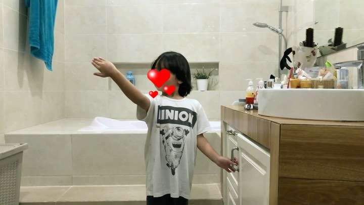 10 Potret Rumah Melki Bajaj yang Jarang Tersorot, Bentuknya Antik, Punya 1000 Jendela!