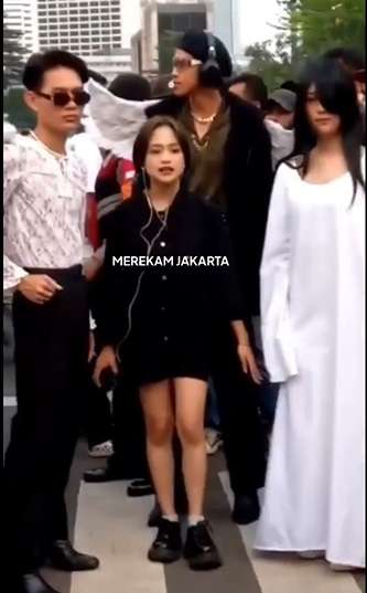 Momen Citayam Fashion Week 'Digusur', Jeje Slebew Lagi Asyik Mejeng Langsung Terpental