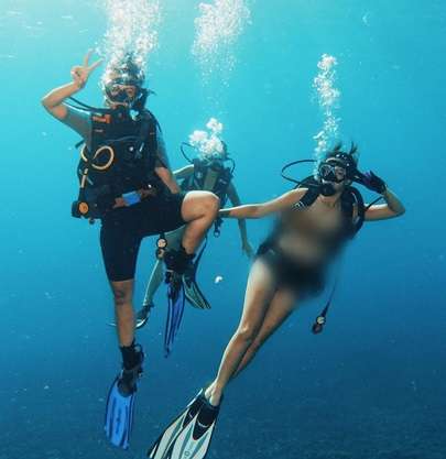 Potret Seru Nia Ramadhani Diving di Labuan Bajo