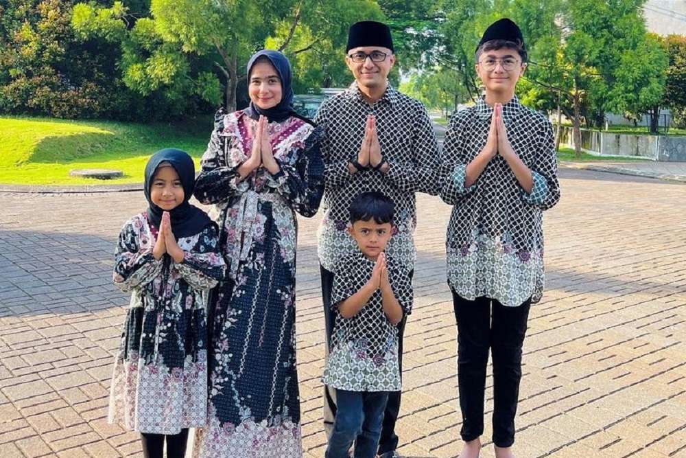 Potret Seleb Bersama Anak Sambung, Bak Kakak-Adik!