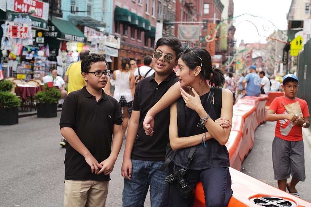Potret Seleb Bersama Anak Sambung, Bak Kakak-Adik!