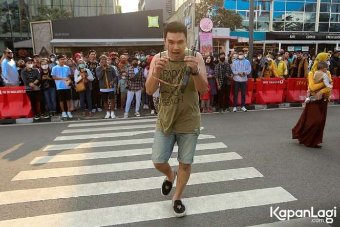 5 Potret Aldi Taher Bergaya di Citayam Fashion Week, Teriak Kangen Dewi Perssik