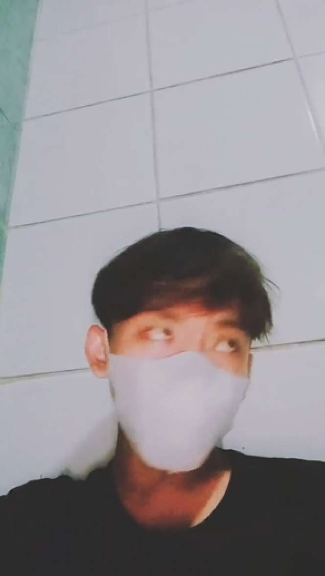 8 Potret Rumah Roy `Seleb Citayam` Pacar Jeje Slebew, Sangat Sederhana, Atapnya Hanya dari Seng!