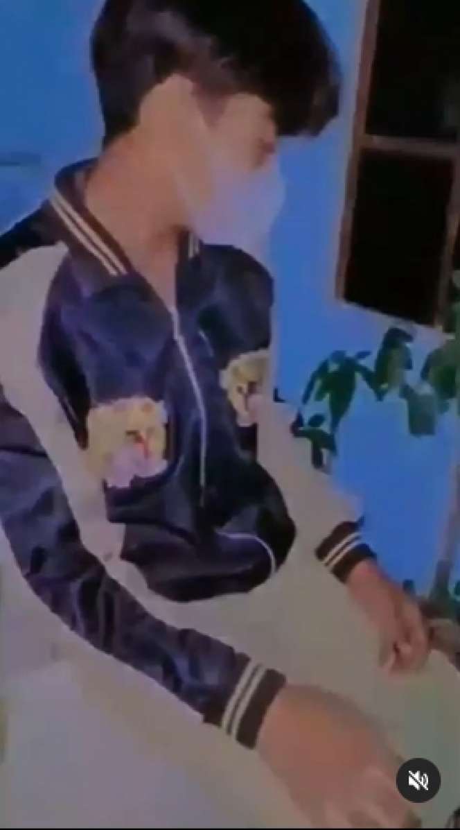 8 Potret Rumah Roy `Seleb Citayam` Pacar Jeje Slebew, Sangat Sederhana, Atapnya Hanya dari Seng!