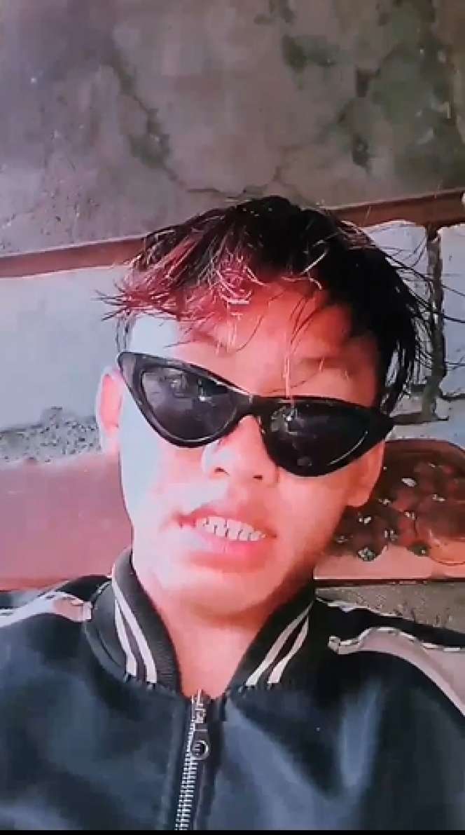 8 Potret Rumah Roy `Seleb Citayam` Pacar Jeje Slebew, Sangat Sederhana, Atapnya Hanya dari Seng!