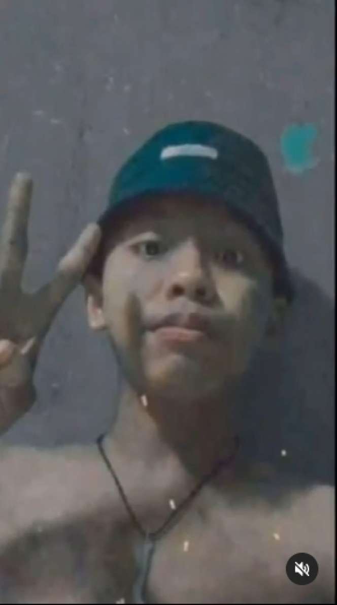 8 Potret Rumah Roy `Seleb Citayam` Pacar Jeje Slebew, Sangat Sederhana, Atapnya Hanya dari Seng!