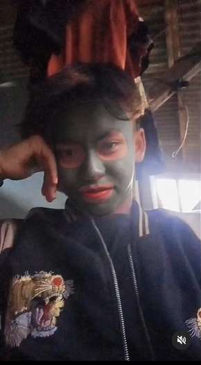 8 Potret Rumah Roy `Seleb Citayam` Pacar Jeje Slebew, Sangat Sederhana, Atapnya Hanya dari Seng!