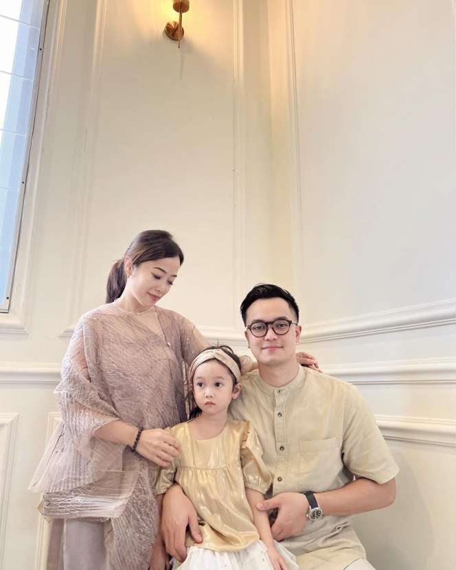 Sederet Selebriti Pacaran dari Usia Belasan Tahun, Ada yang Sampai Menikah