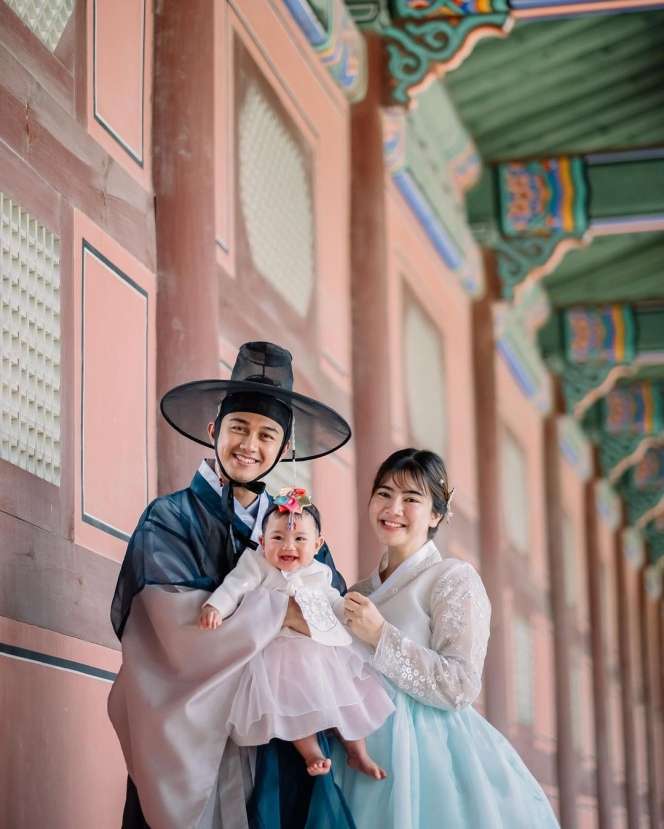 Sederet Selebriti Pacaran dari Usia Belasan Tahun, Ada yang Sampai Menikah