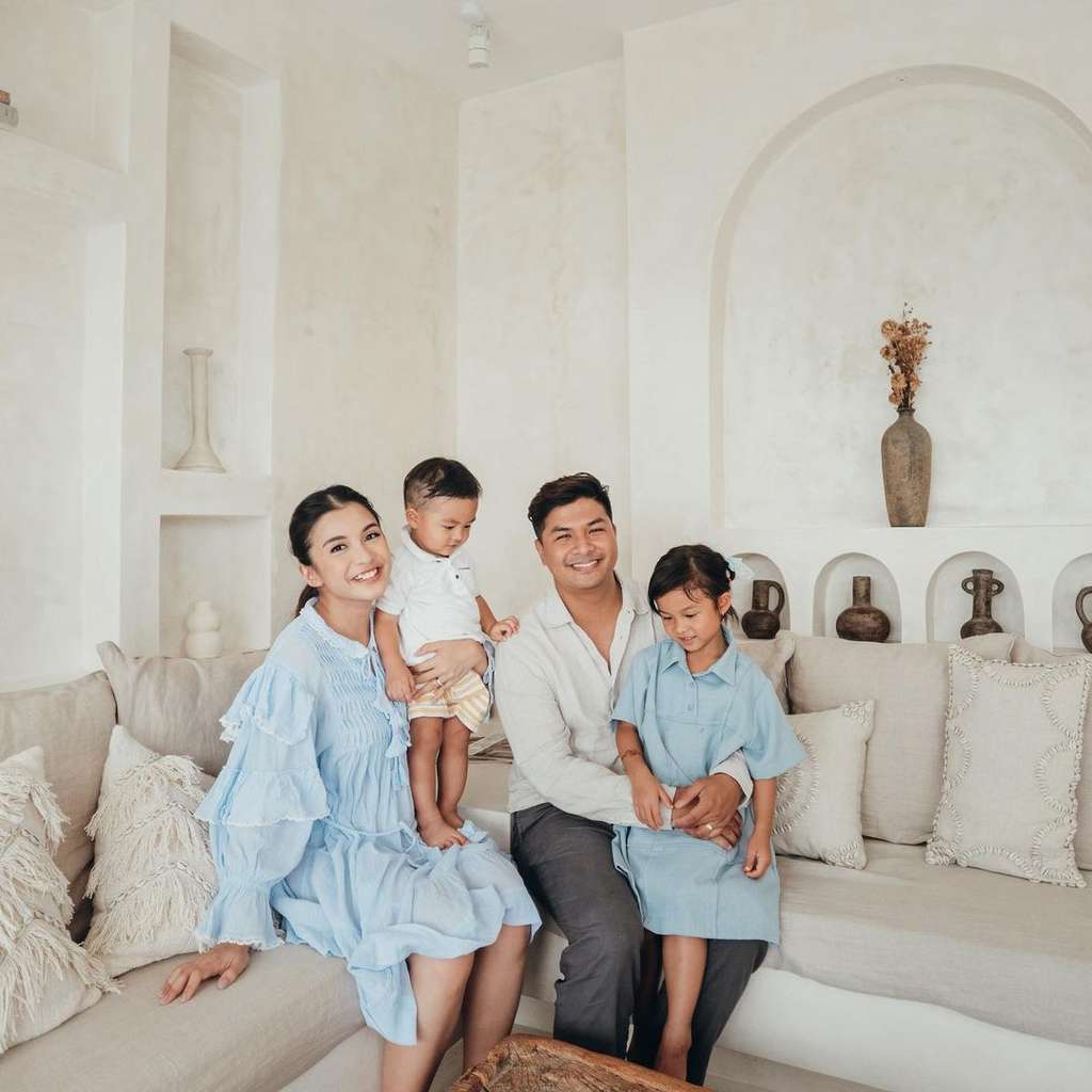 Sederet Selebriti Pacaran dari Usia Belasan Tahun, Ada yang Sampai Menikah