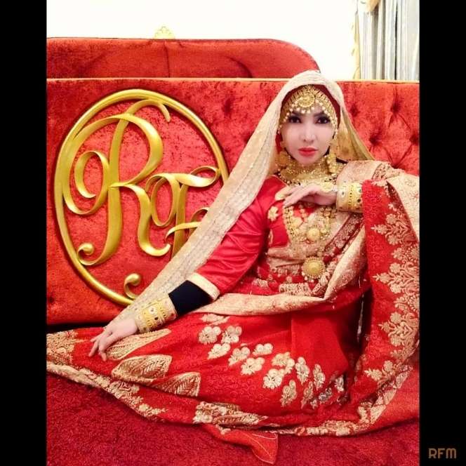 Para Artis yang Lakukan Ritual Malam 1 Suro, Ada yang Makan Bunga Melati