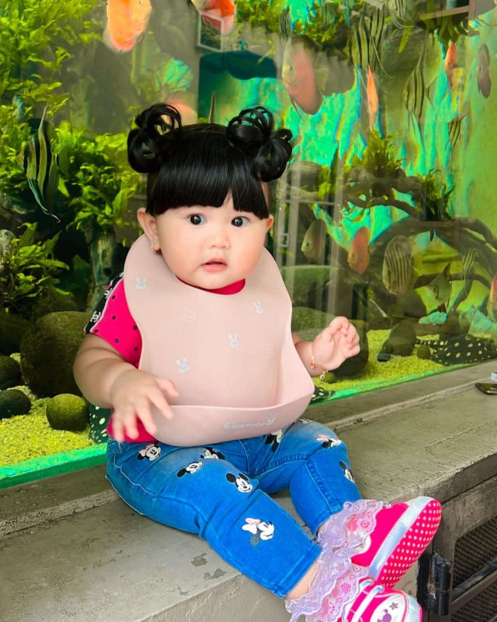 5 Potret Menggemaskan Meshwa Putri Denny Cagur: dari Penjual Tahu Bulat sampai jadi Anak SD