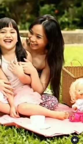 14 Potret Masa Kecil Jeje Slebew yang Ternyata Tajir, Cantik dan Bule Banget, Mirip Noni Belanda!