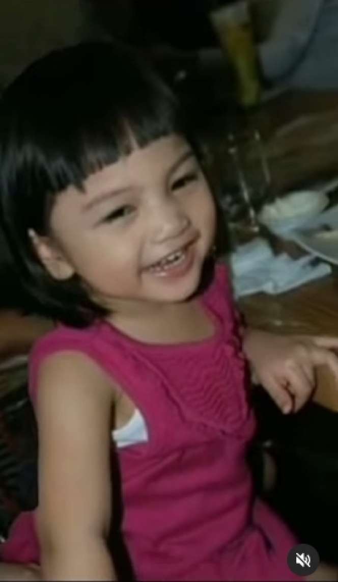 14 Potret Masa Kecil Jeje Slebew yang Ternyata Tajir, Cantik dan Bule Banget, Mirip Noni Belanda!