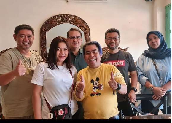 Nikahi Komedian Beda Usia 28 Tahun, Wanita Ini Dihujat Hanya Ingin Harta, Siapa Dia?