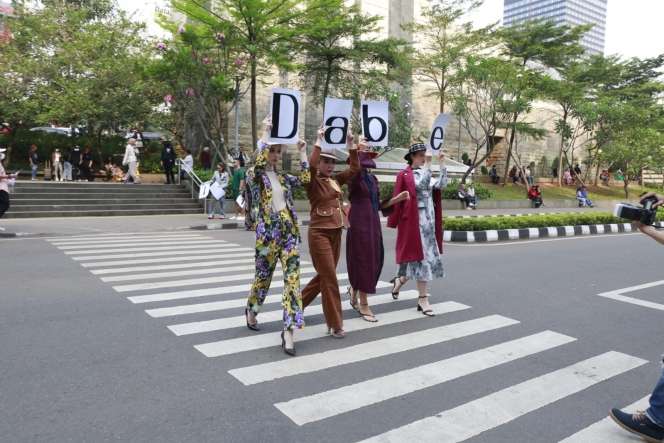 Potret Bella Shofie Boyong 3 Model Bule Cantik di Citayam Fashion Week