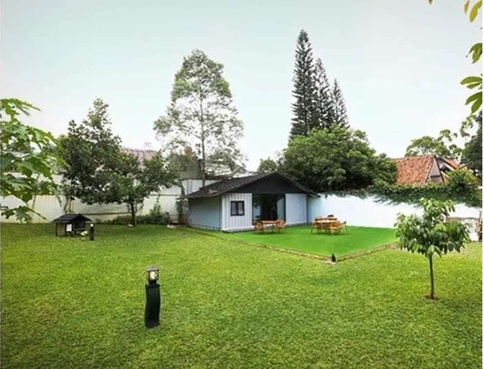 10 Adu Perbandingan Rumah Chef Marinka VS Renatta Moeloek, Beda Jauh, Yang Satu Punya Padang Rumput!
