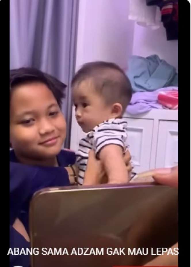 Momen Pertemuan Ferdy dan Baby Adzam, Wajah Sendunya Bikin Hati Nyesek!