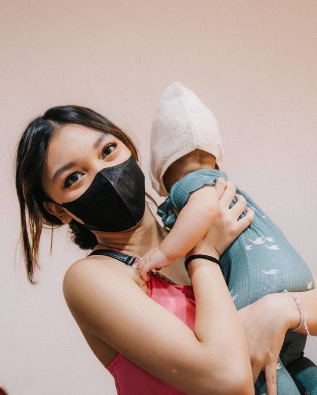 Potret Naura Ayu Momong Nakeya, Adik Bungsu yang Beda Hampir 17 Tahun