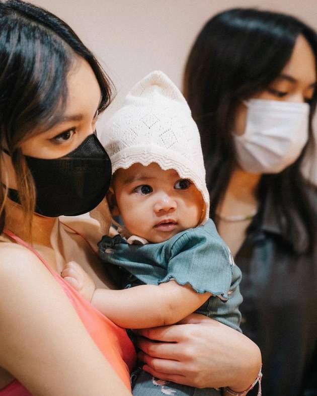 Potret Naura Ayu Momong Nakeya, Adik Bungsu yang Beda Hampir 17 Tahun