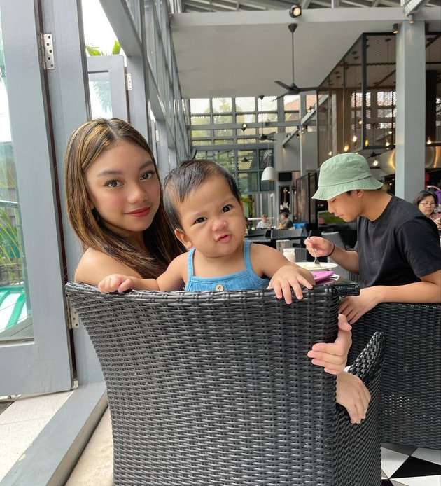 Potret Naura Ayu Momong Nakeya, Adik Bungsu yang Beda Hampir 17 Tahun