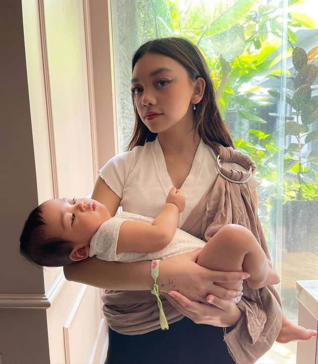 Potret Naura Ayu Momong Nakeya, Adik Bungsu yang Beda Hampir 17 Tahun