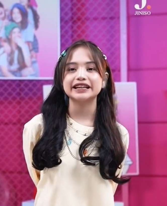 Manglingin! Potret Jeje Slebew Pakai Wig Bak Idol Korea