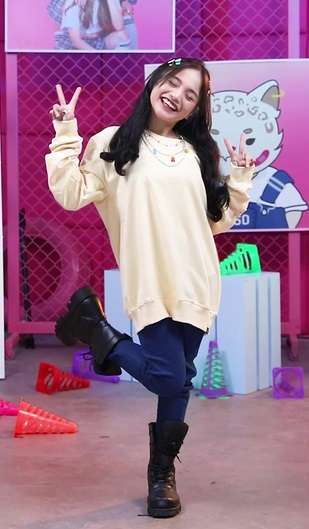 Manglingin! Potret Jeje Slebew Pakai Wig Bak Idol Korea