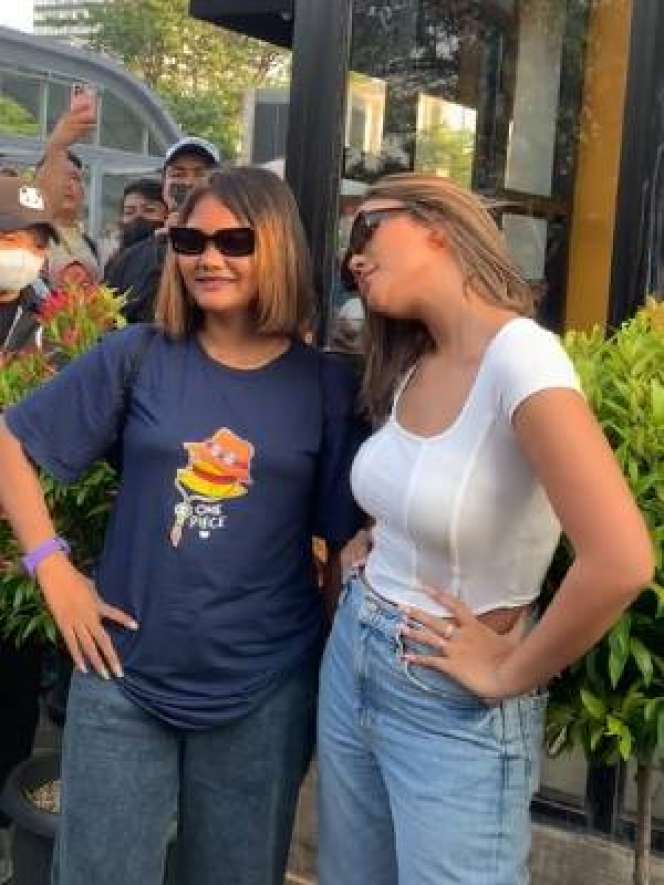 Dibilang Mirip, Momen Pertemuan Marion Jola dan Kurma 'Citayam Fashion Week'
