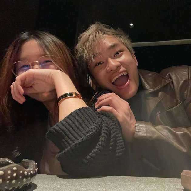Potret Nicole yang Diduga Pacar Azka Corbuzier
