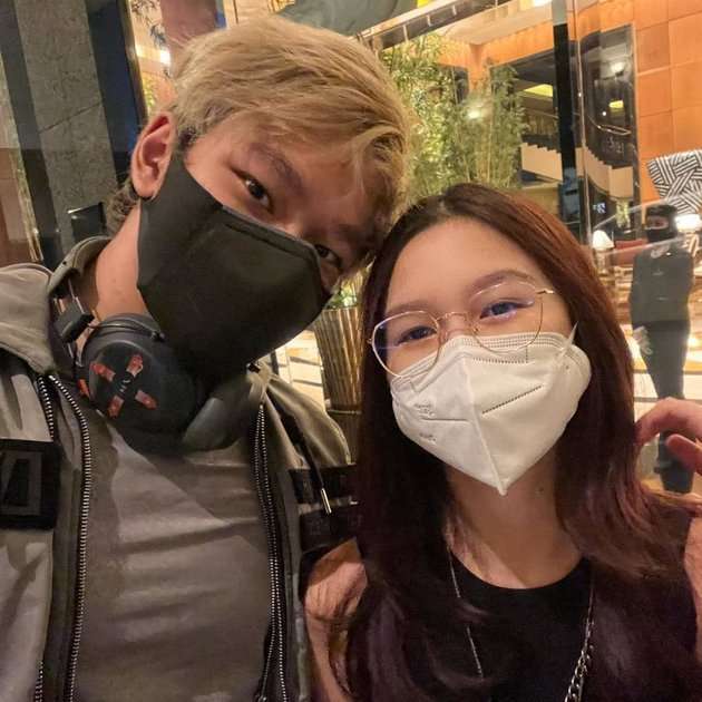 Potret Nicole yang Diduga Pacar Azka Corbuzier
