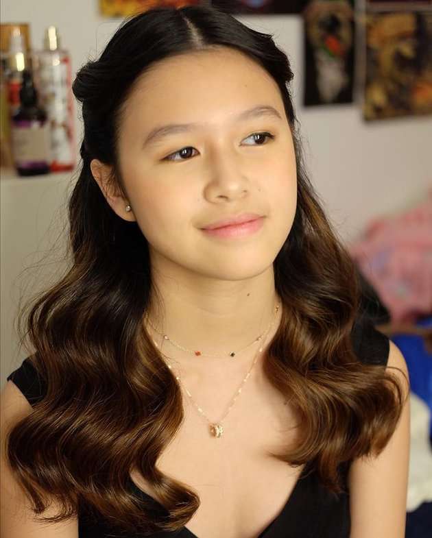 Potret Nicole yang Diduga Pacar Azka Corbuzier