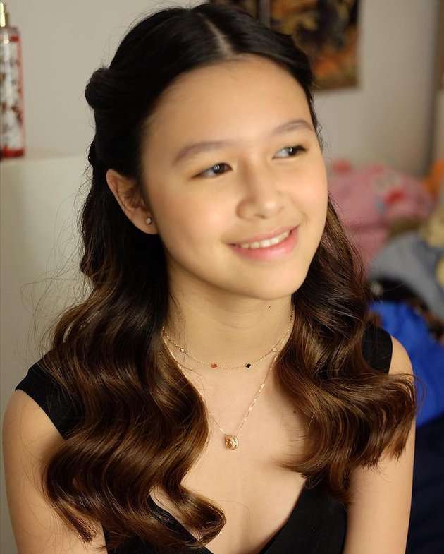Potret Nicole yang Diduga Pacar Azka Corbuzier