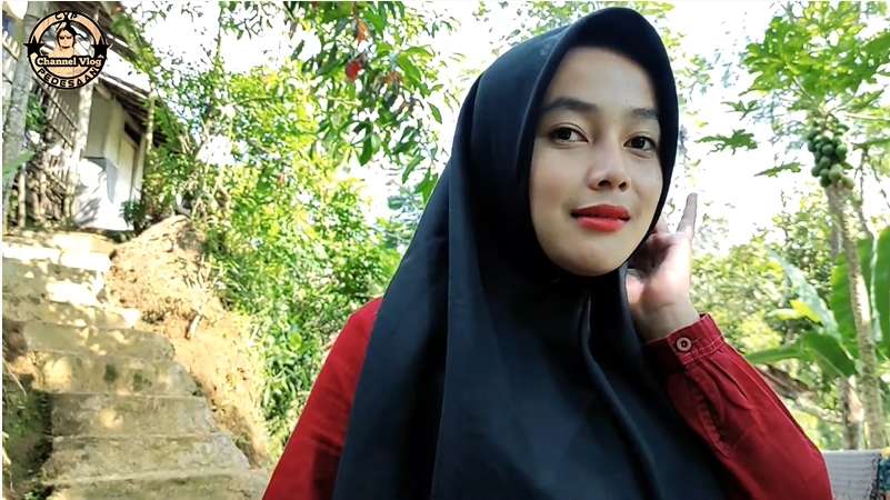 Viral! Gadis Desa Cantik Jadi Petani Jamur Tiram di Kampung Terpencil, Netizen: Bidadari Kesasar!