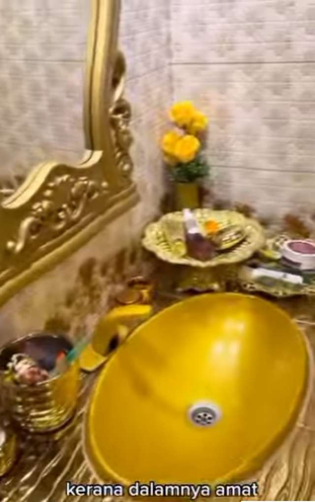 8 Potret Rumah `Anti Sombong` yang Viral, Luarnya Gubuk Berbilik Seng, Ternyata Dalamnya Super Mewah Serba Emas!