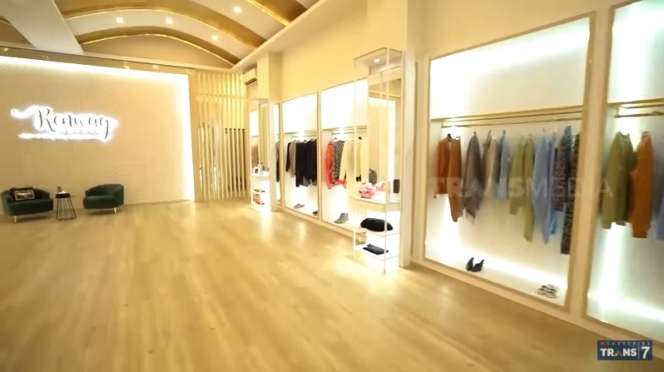10 Potret Rumah Mewah Renny Angesti, `Fashion Style’ Krisdayanti, Tak Kalah Tajir dari Sang Diva, Punya Mall di Dalamnya!