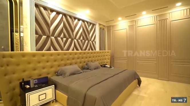 10 Potret Rumah Mewah Renny Angesti, `Fashion Style’ Krisdayanti, Tak Kalah Tajir dari Sang Diva, Punya Mall di Dalamnya!