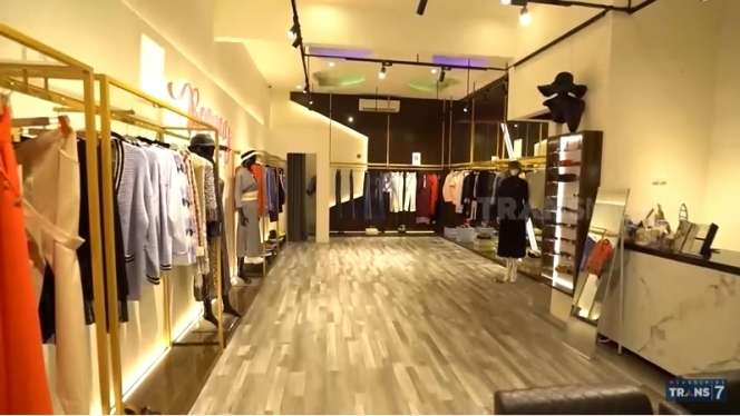 10 Potret Rumah Mewah Renny Angesti, `Fashion Style’ Krisdayanti, Tak Kalah Tajir dari Sang Diva, Punya Mall di Dalamnya!