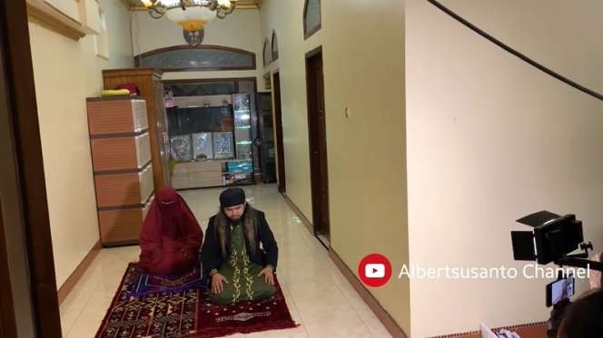 Adu Perbandingan Rumah Pesulap Merah VS Gus Samsudin, Ternyata Beda Banget, Bak Langit dan Bumi!