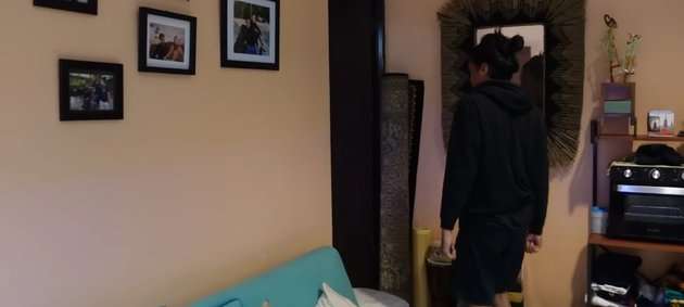 10 Potret Rumah Arie Kriting & Indah yang Ternyata Masih Ngontrak, Sederhana Tak Ada Barang Mewah!