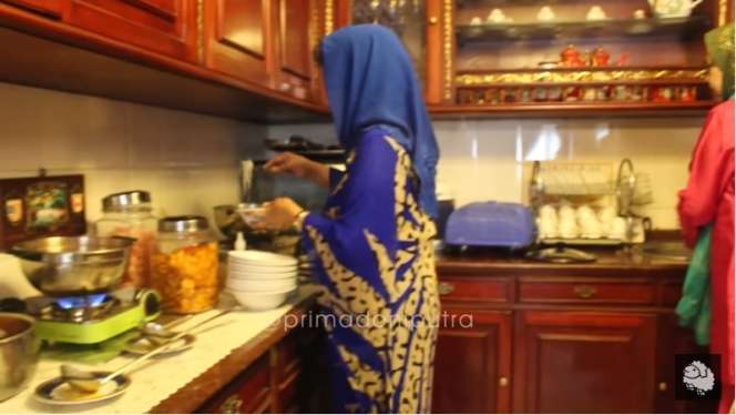 Ingat Elly Kasim Penyanyi Lagu Hits `Ayam Den Lapeh`? Rumahnya Jadi Sorotan Karena Terlalu Mewah, Lihat 10 Potretnya
