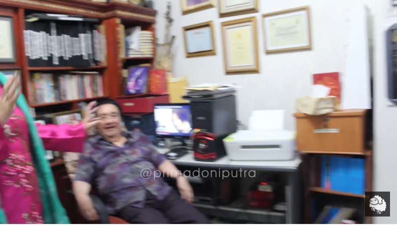 Ingat Elly Kasim Penyanyi Lagu Hits `Ayam Den Lapeh`? Rumahnya Jadi Sorotan Karena Terlalu Mewah, Lihat 10 Potretnya
