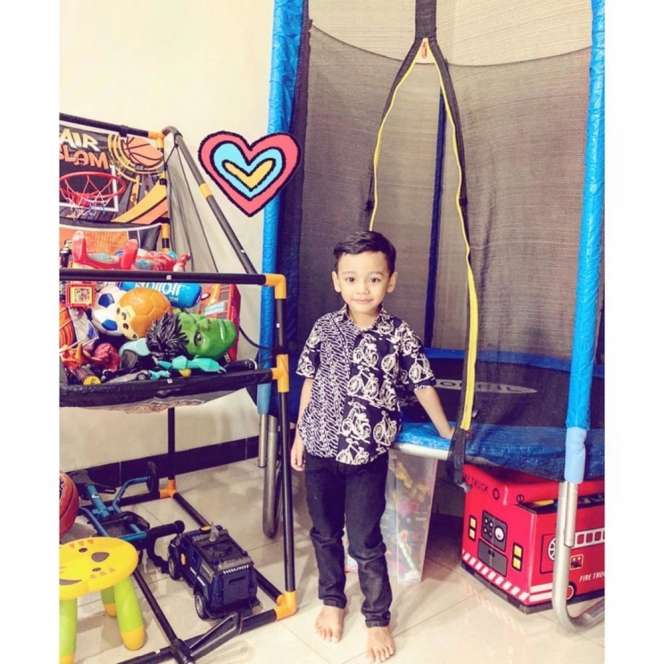 Ingat Uut Permatasari `Si Putri Panggung`? Nasibnya Berubah Drastis Usai Dipinang Perwira Polisi, Ini 8 Potret Rumahnya Tinggi Bak Istana