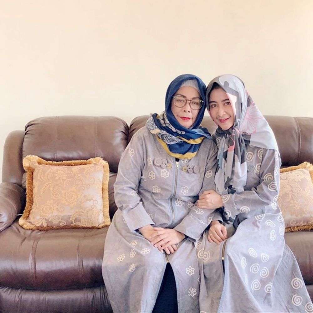Ingat Uut Permatasari `Si Putri Panggung`? Nasibnya Berubah Drastis Usai Dipinang Perwira Polisi, Ini 8 Potret Rumahnya Tinggi Bak Istana
