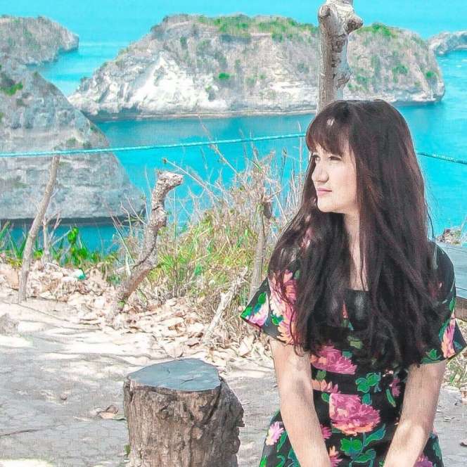 Heboh! 10 Potret Marcella Simon, 2 Tahun Mualaf Kini Kembali Lepas Hijab dan Dibaptis
