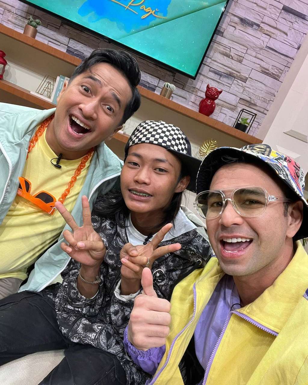 7 Potret Bonge Citayam dengan Circle Barunya, Semuanya Artis Top!