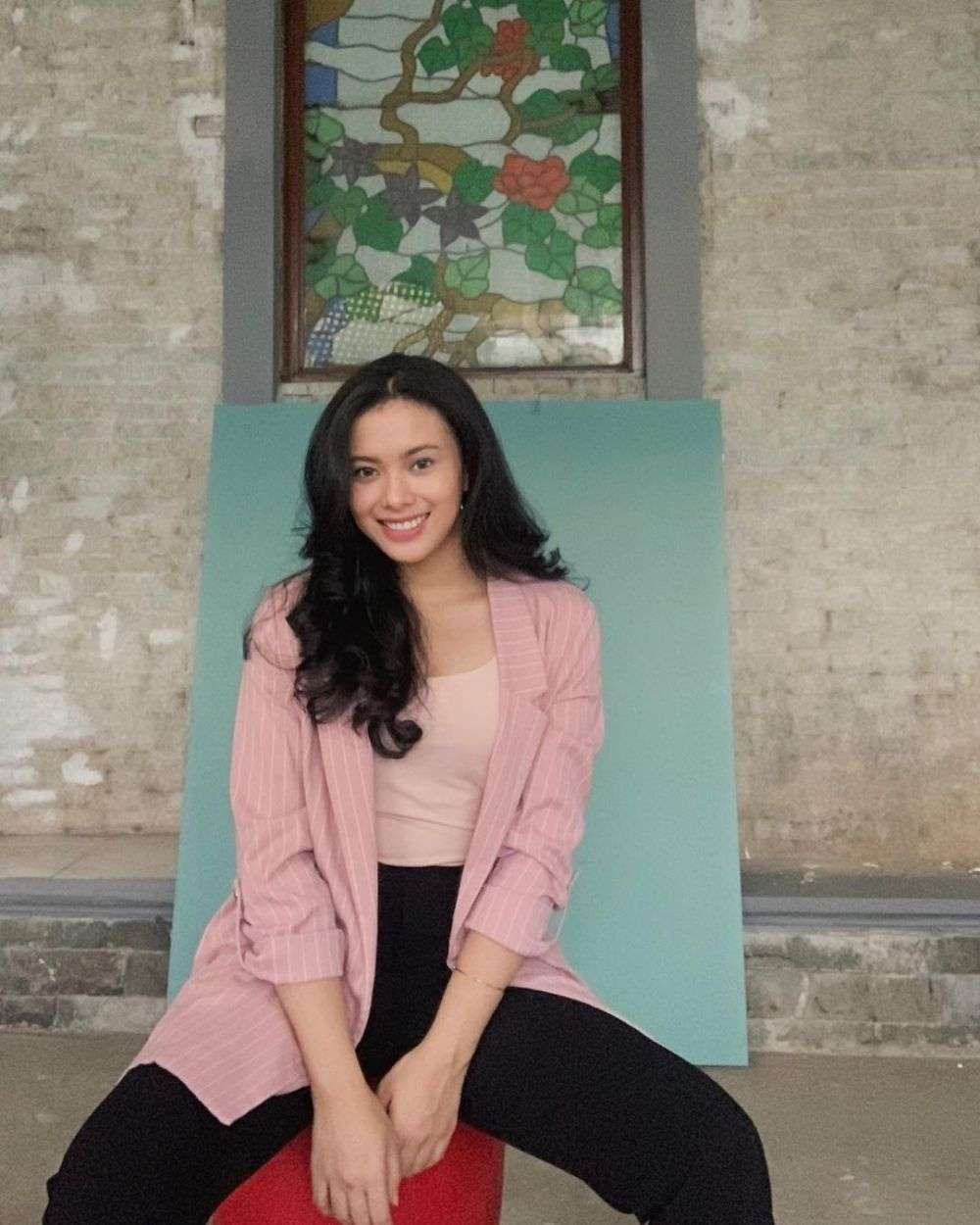 Potret Mitha Hardiyanti Istri Pebulu Tangkis Vito, Cantiknya Kebangetan!