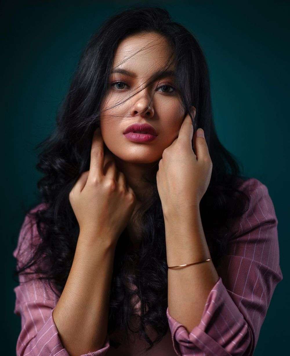 Potret Mitha Hardiyanti Istri Pebulu Tangkis Vito, Cantiknya Kebangetan!
