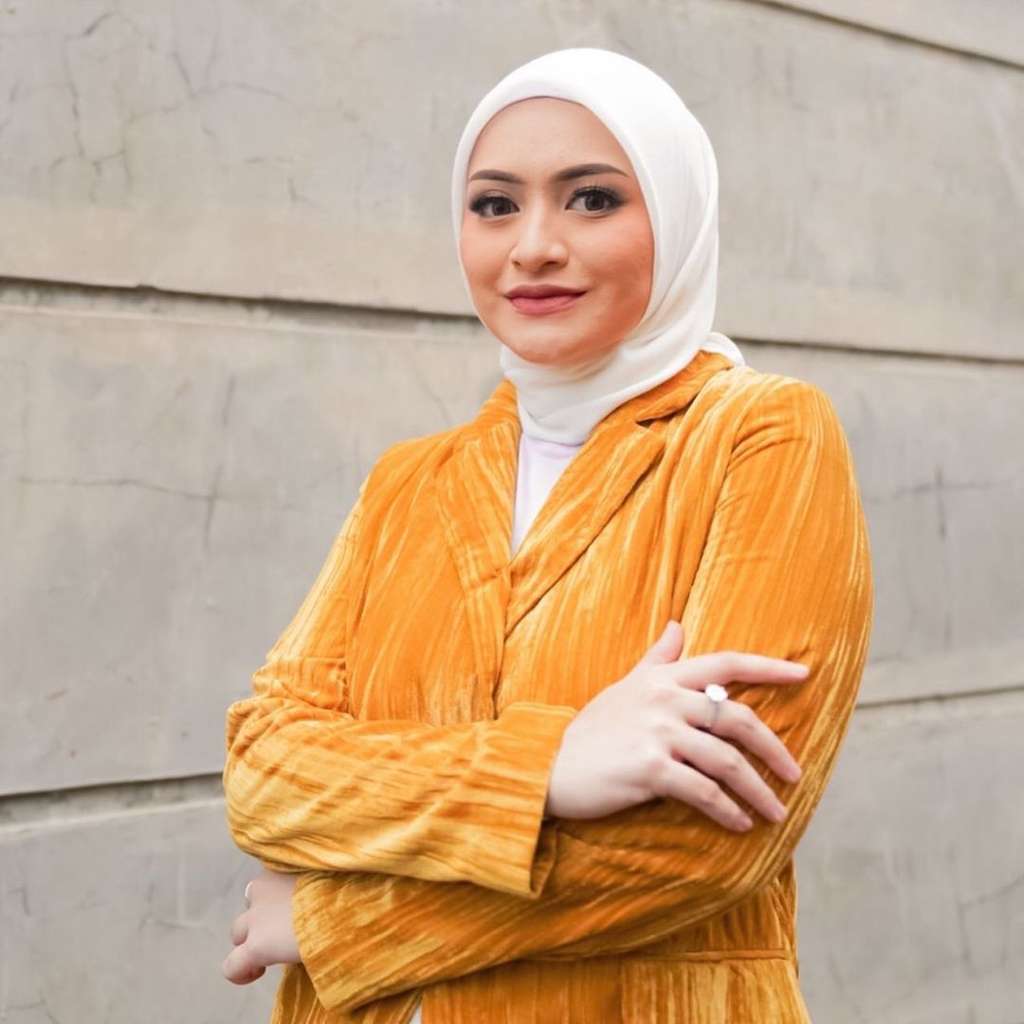 10 Adu Gaya Nathalie Holscher VS Riesca Rose, Dituduh Sebagai Selingkuhan Sule, Kalah Jauh?