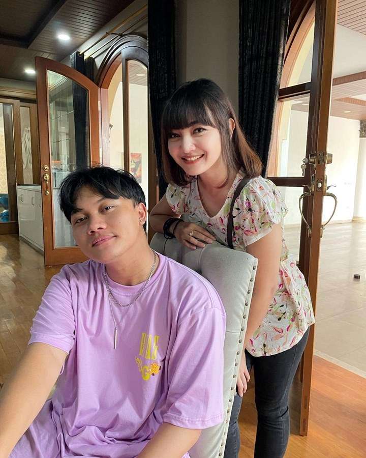 10 Adu Gaya Nathalie Holscher VS Riesca Rose, Dituduh Sebagai Selingkuhan Sule, Kalah Jauh?